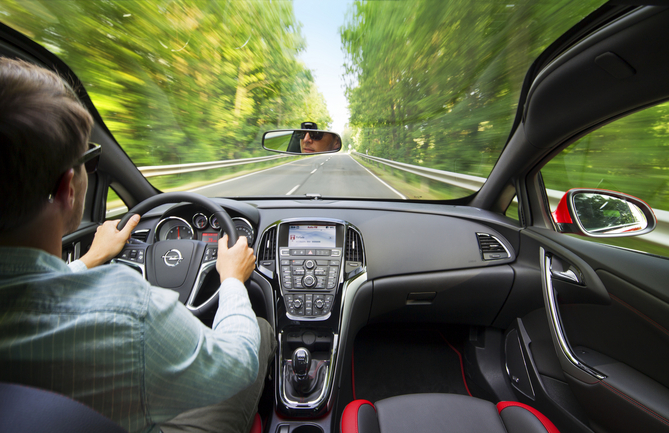 The car has a panoramic windshield that allow excellent front visibility