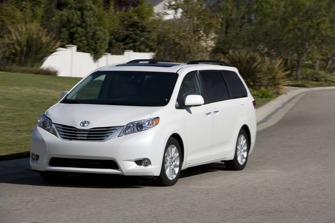 Toyota Sienna Limited AWD V6