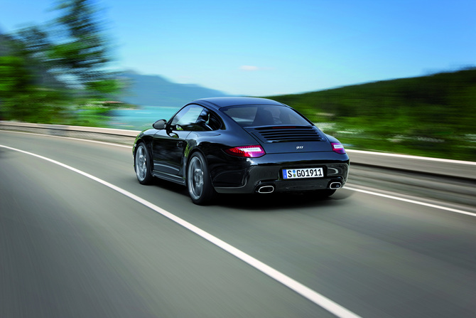 Porsche 911 Carrera goes Black