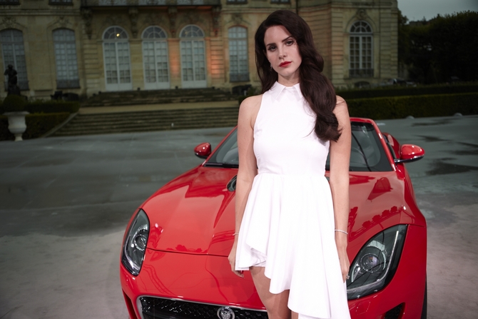 Lana Del Rey ist seit september Markenbotschafterin für Jaguar