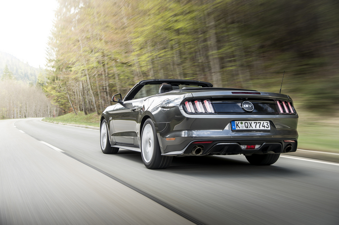 Ford Mustang V8 Convertible