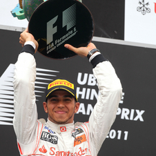 Hamilton storms to Chinese Grand Prix win