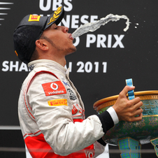 Hamilton storms to Chinese Grand Prix win