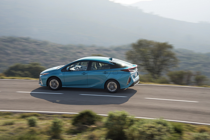 Toyota Prius Plug-in Hybrid Power Sky