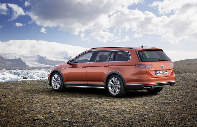 The differences between the Passat sportswagon and the Alltrack are visible, but are not limited to design