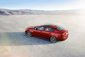 The Jaguar XE S accelerates from 0 to 100 km/h in 5,2 seconds