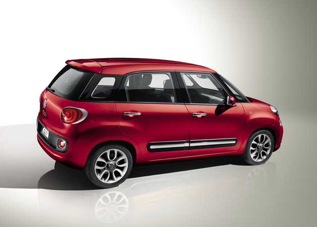 Fiat 500L Four-Door Officially Coming to Geneva