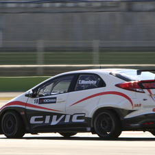 Honda Begins Testing Civic WTCC at Vallelunga