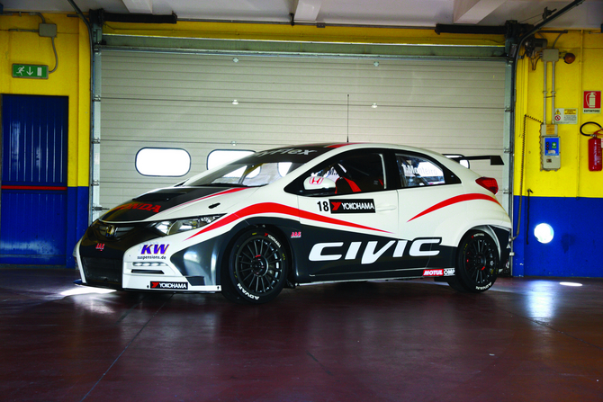 Honda Begins Testing Civic WTCC at Vallelunga