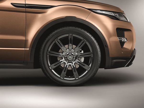 A Land Rover lançou quatro novos designs de jantes para a versão de 2014 do modelo