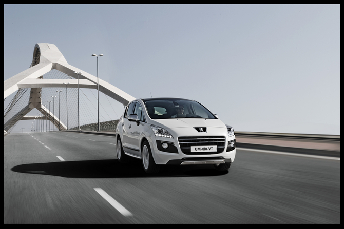 Peugeot 3008 HYbrid4 sells out in 9 days