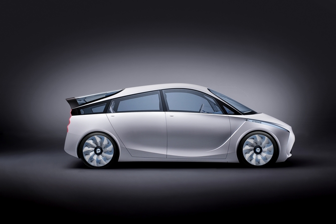 Toyota FT-Bh Shows Future of Light Weight, 49g/km B-Segment