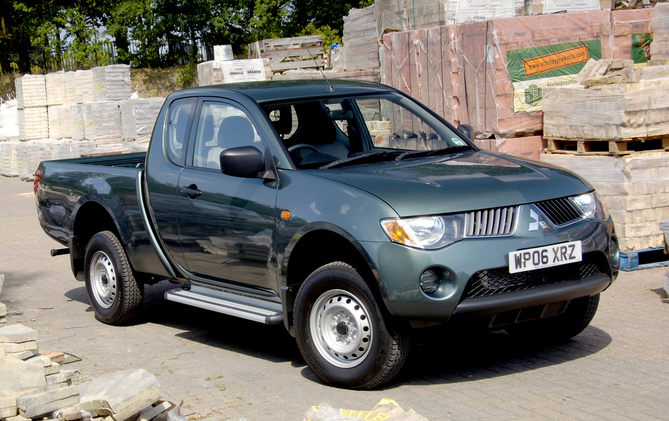 Mitsubishi L200 2.5 DI-D DbleCab 4Life LongBed