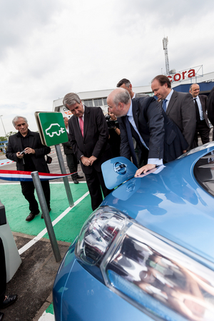 Inauguration de la première borne de recharge rapide