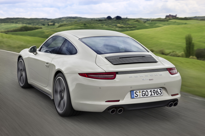 O 911 50th Anniversary Edition é baseado no Carrera S