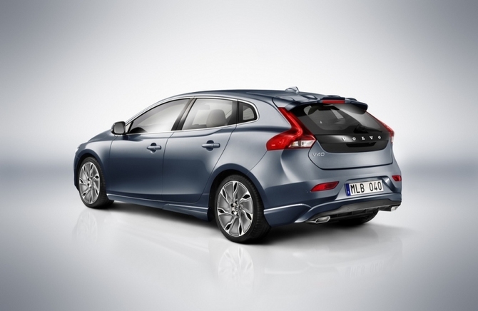 More Photos of Next Generation Volvo V40 Leaked Including Interior Images