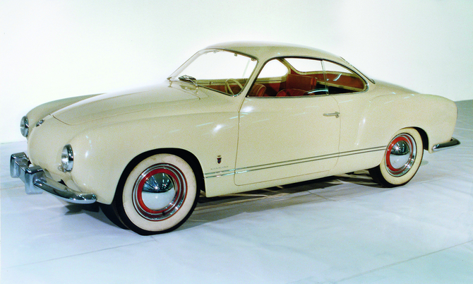 O protótipo original do Karmann Ghia foi apresentado em 1953 no Salão Automóvel de Paris