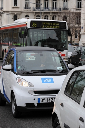 Lyon accueille un nouveau concept de mobilité: 200 véhicules car2go