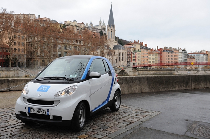 Lyon accueille un nouveau concept de mobilité: 200 véhicules car2go