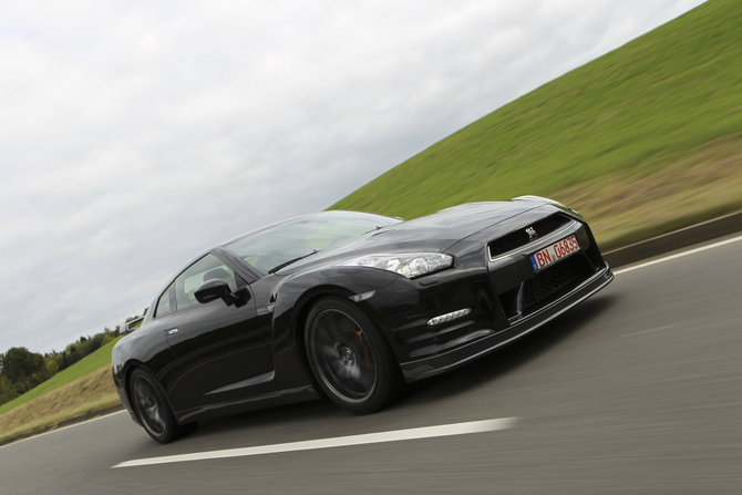 2013 Nissan GT-R Gets Power Boost, Better Suspension and Optional Ceramic Brakes