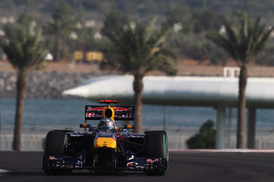 Vettel grabs extremely important pole in Abu Dhabi