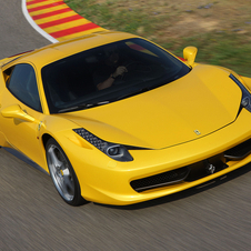 Ferrari introduziu o 458 em 2009