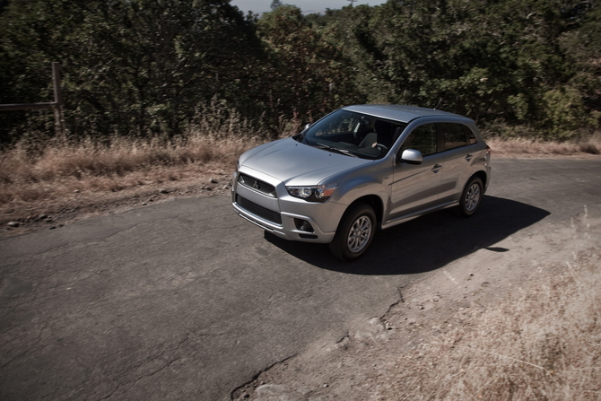 Mitsubishi Outlander Sport ES 2WD