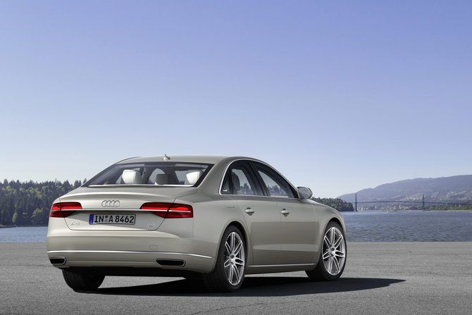 Audi propose sur l’Audi A8 2 blocs essence et 2 blocs diesel