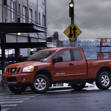 Nissan Titan Crew Cab SL 4X2 SWB