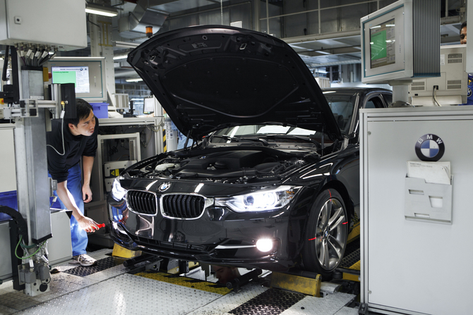 BMW Updates Factory to Build New 3-series