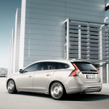 Volvo V60 Plug-in Hybrid debuts in Geneva