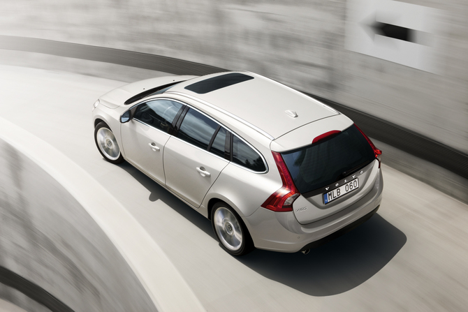 Volvo V60 Plug-in Hybrid debuts in Geneva