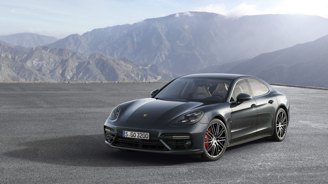 The Panamera marks the debut of a new platform, new engines and receives changes in terms of size, design and technology