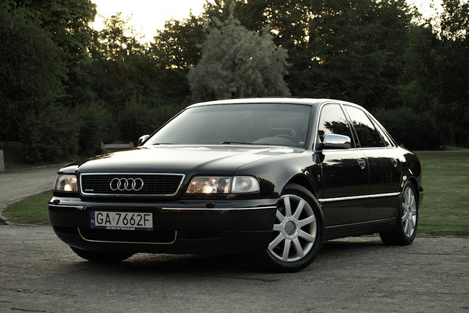 Audi A8 3.7