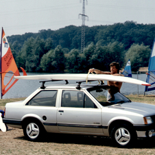 O Corsa sedan foi acrescentado à gama do Corsa A em 1985