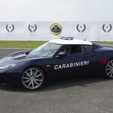 Lotus Gives Two Modified Evoras to Italian Military Police