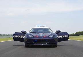 Lotus Gives Two Modified Evoras to Italian Military Police