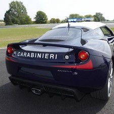 Lotus Gives Two Modified Evoras to Italian Military Police