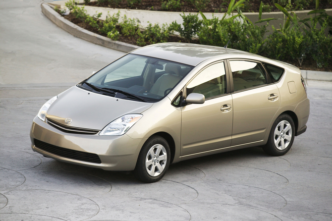 A segunda geração já se parece com o modelo que identificamos como o Prius