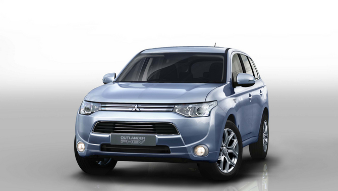 Outlander PHEV gewinnt Innovation Award bei der Wahl zum Auto des Jahres 2013/2014