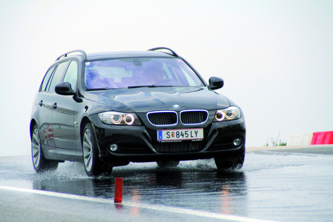 BMW 320i Touring SE