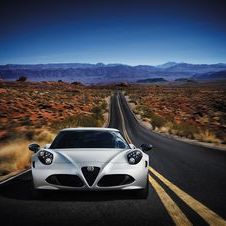 Alfa Romeo está a pensar a expandir a sua gama com o 4C, o Spider, o Giulia e um sedan de maiores dimensões