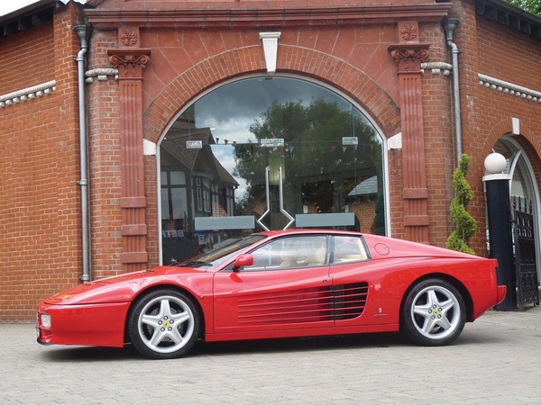 Ferrari Testarossa foi um dos 28 carros da coleção pessoal de Elton John