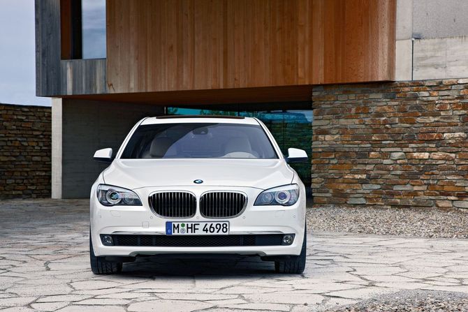 BMW 740i