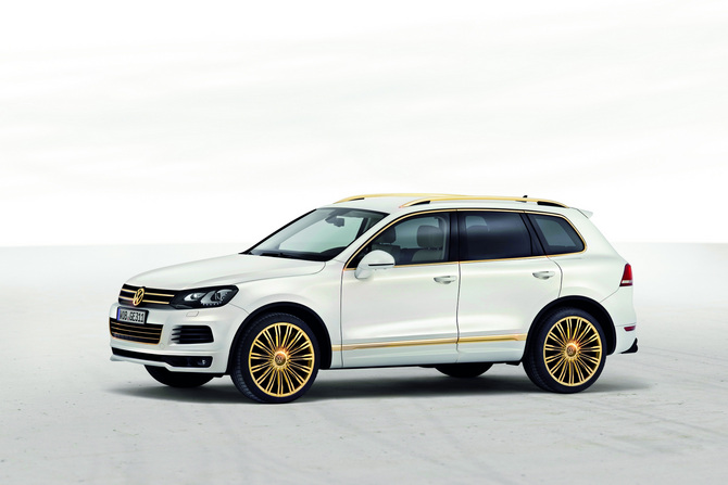 Two special editions of VW Touareg presented in Qatar