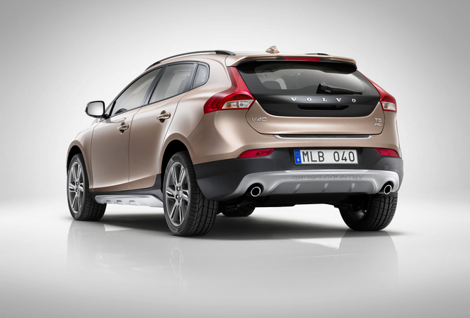 Volvo V40 Cross Country premiers in Paris