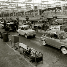 Le 23 Juillet 1962, la 100.000ème SEAT 600 est sortie des lignes de production