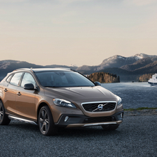 Volvo V40 Cross Country premiers in Paris