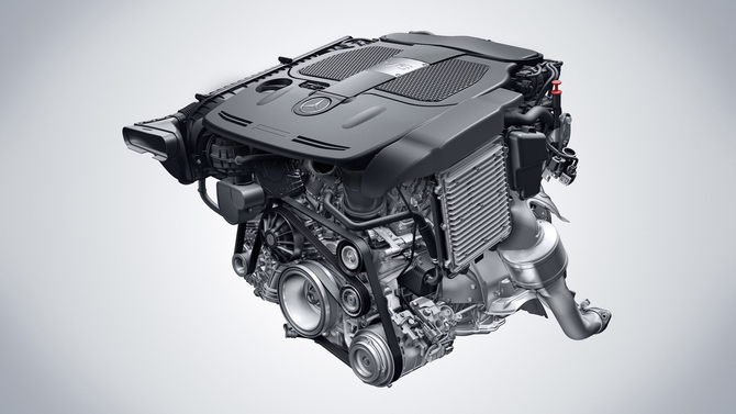 Mercedes-Benz presents new V8 and V6 engines