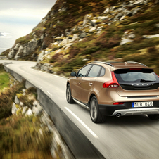 Volvo V40 Cross Country premiers in Paris